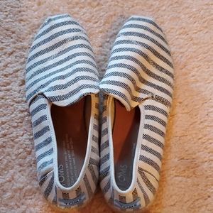 Women's TOMS size 6.5